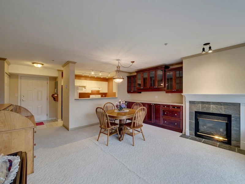 204 - 5855 Cowrie Street, Sechelt BC