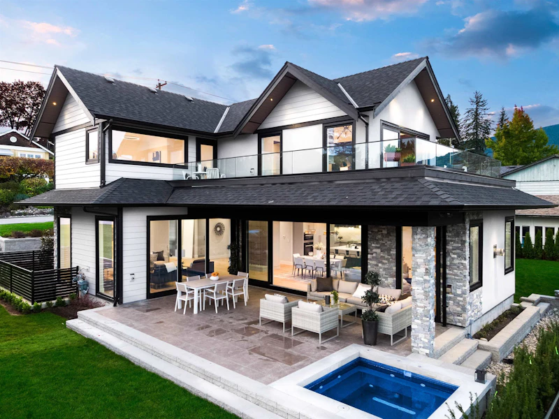 510 Roslyn Boulevard, North Vancouver BC V7G 1B1