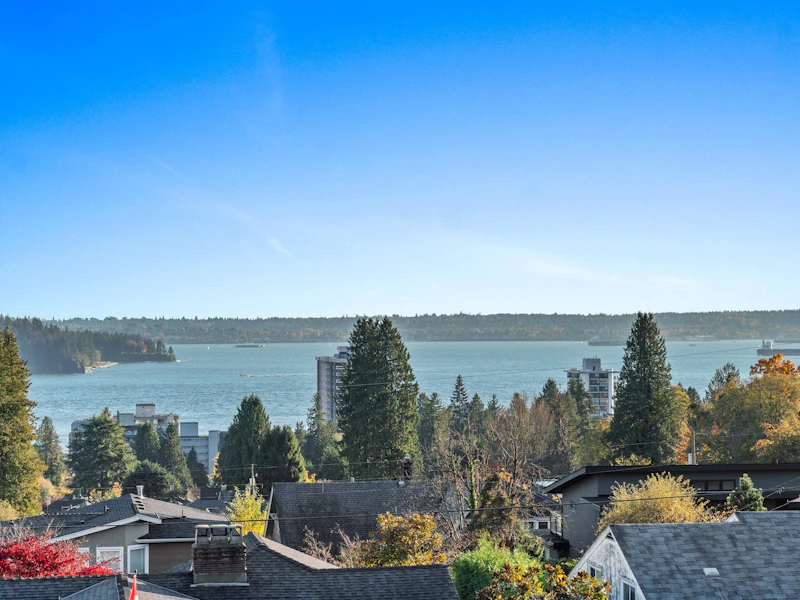 1452 Lawson Avenue, West Vancouver BC V7T 2E8