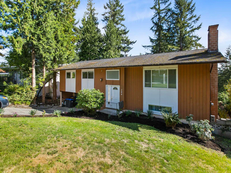 284 Harvard Drive, Port Moody BC V3H 1S8
