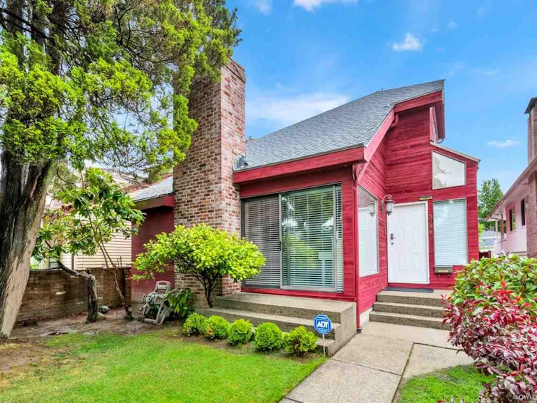 5296 Rhodes Street, Vancouver, BC, V5R 3N8