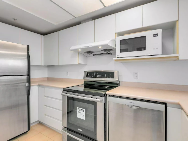 604-10899 University Drive, Surrey, BC, V3T 5V2