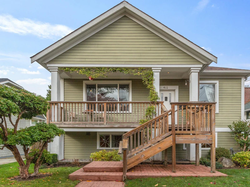 411 Seventh Avenue, New Westminster BC V3L 1W6