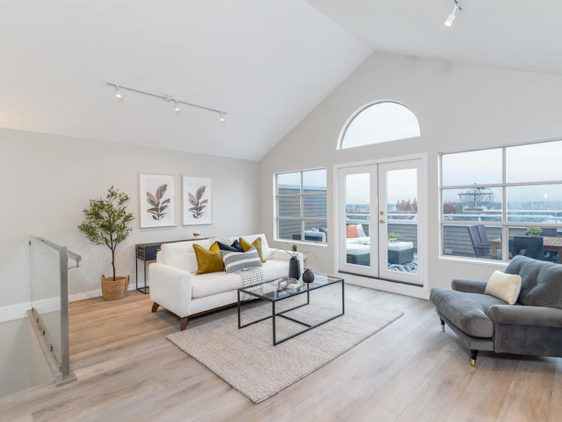 6 - 219 E 8th Street, North Vancouver BC V7L 1Y9