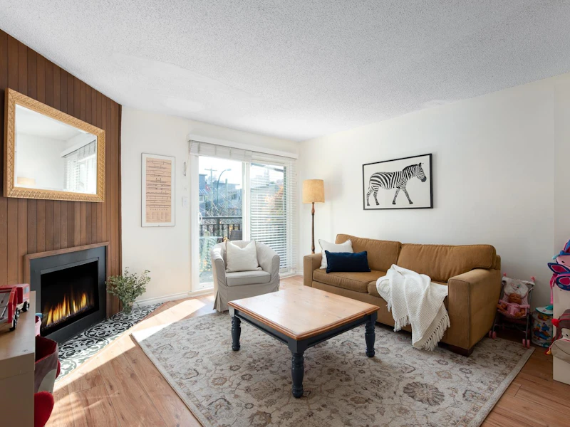 7 - 1606 W 10th Avenue, Vancouver BC V6J 2A1