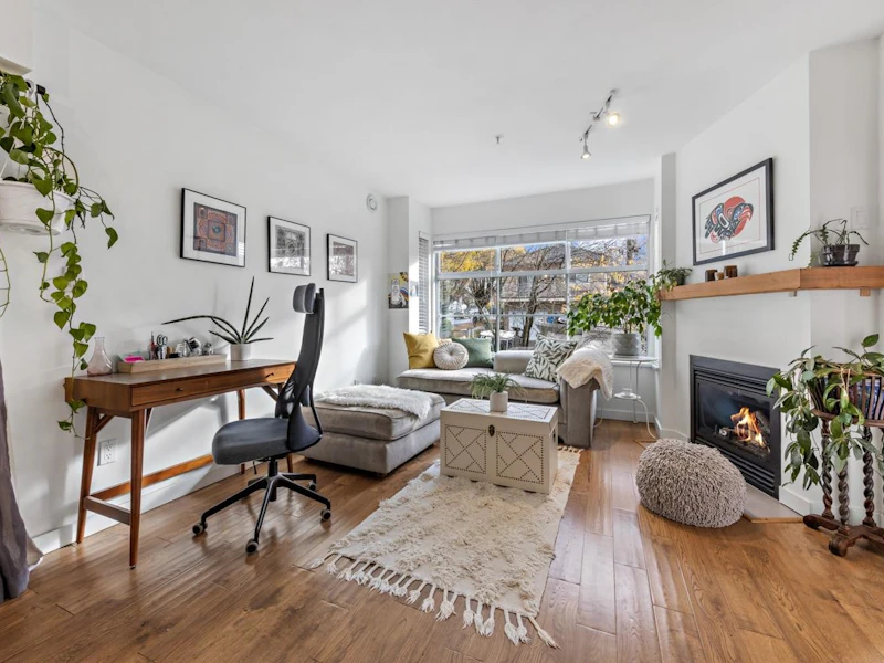 305 - 2388 Triumph Street, Vancouver BC V5L 1L5