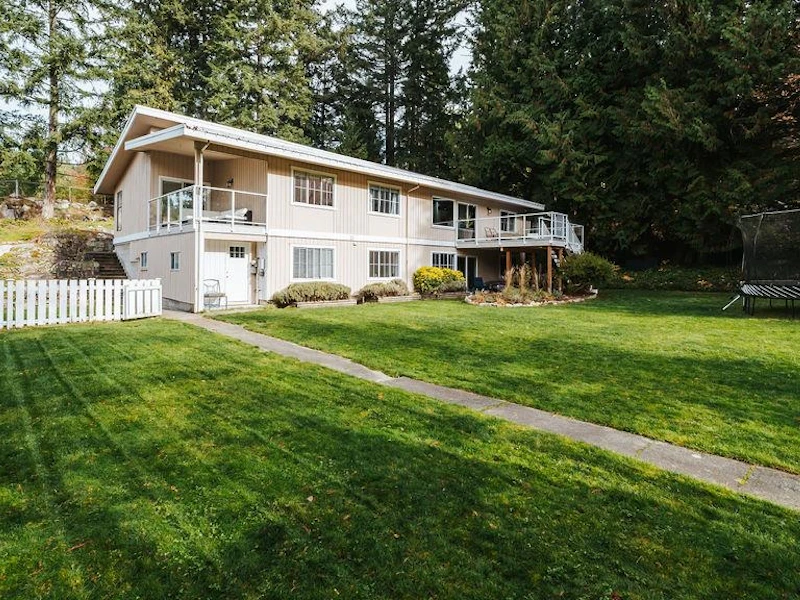 4624 Woodburn Road, West Vancouver BC V7S 2W6