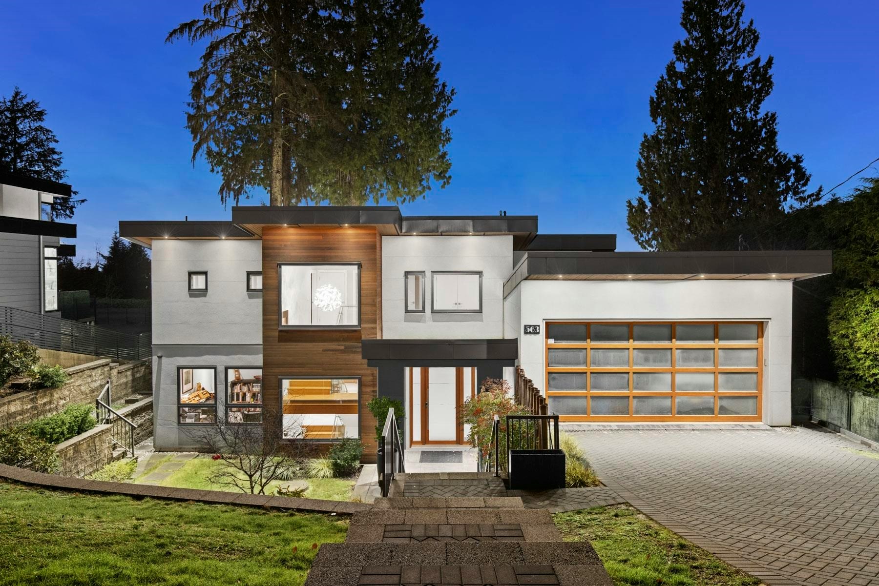 563 Alpine Court, North Vancouver, BC, V7R 2L5