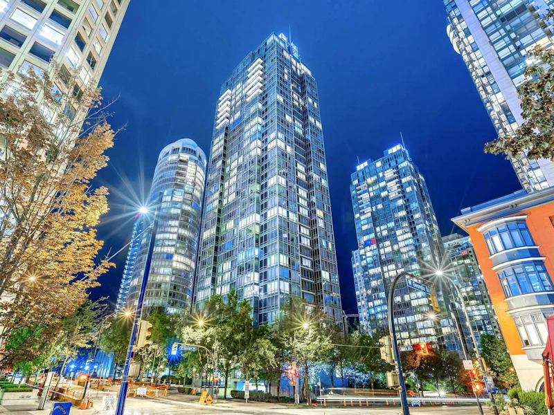 3303 - 1200 W Georgia Street, Vancouver BC V6E 4R2