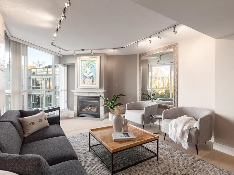 601 - 1425 W 6th Avenue, Vancouver BC V6H 4G5