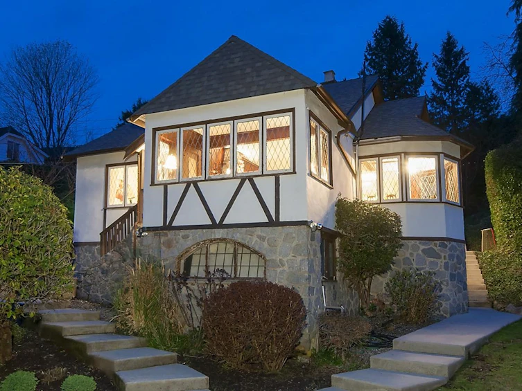 3243 Travers Avenue, West Vancouver, BC, V7V 1G5