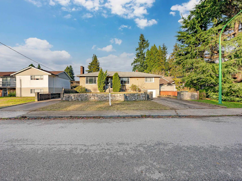 4085 Pine Street, Burnaby BC V5G 1Z4