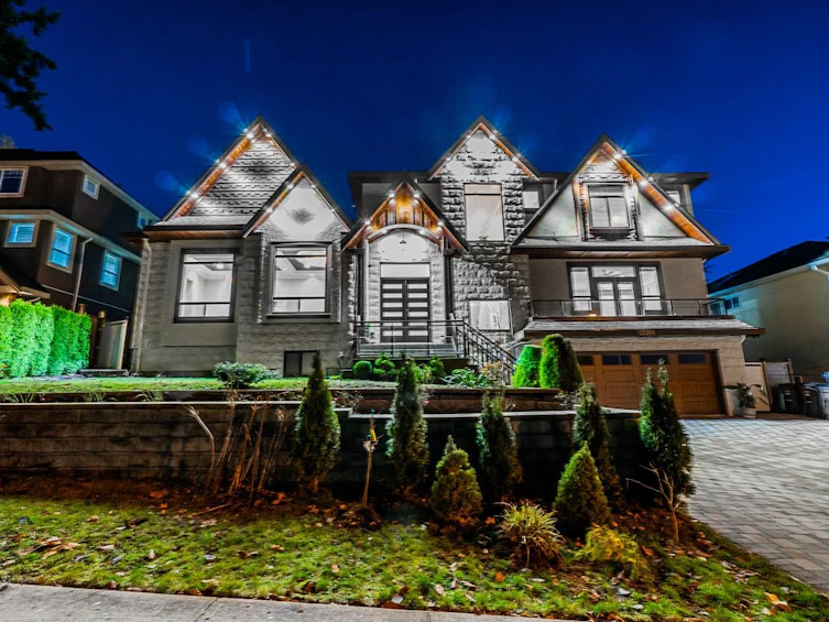 12056 101a Avenue, Surrey, BC, V3V 2Z6