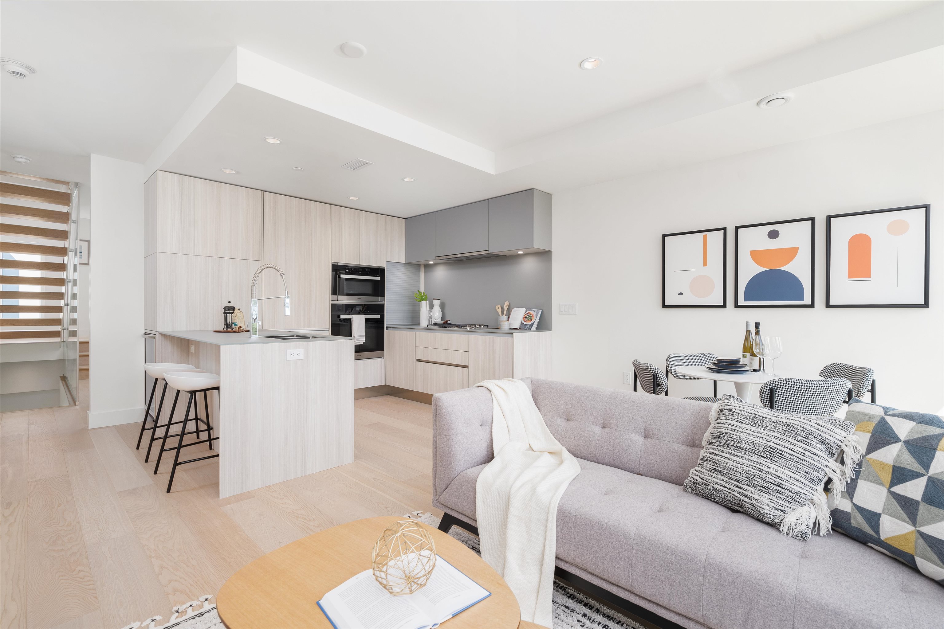 140 W Woodstock Avenue, Vancouver, BC, V5Y 0N1