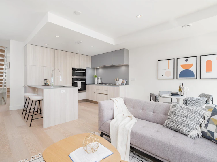 140 W Woodstock Avenue, Vancouver, BC, V5Y 0N1