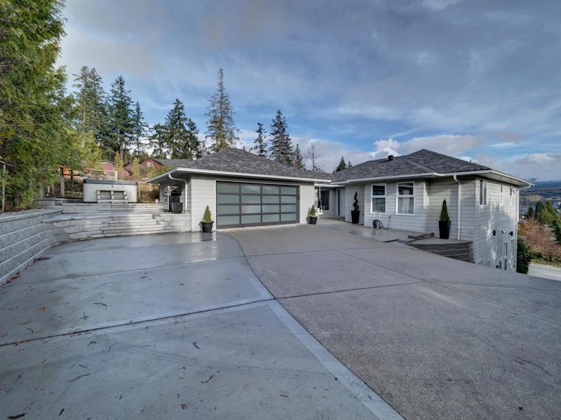 5613 Medusa Place, Sechelt BC