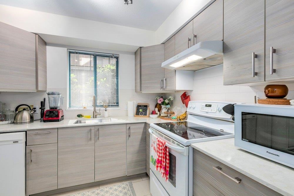 104-988 W 16th Avenue, Vancouver, BC, V5Z 1T2