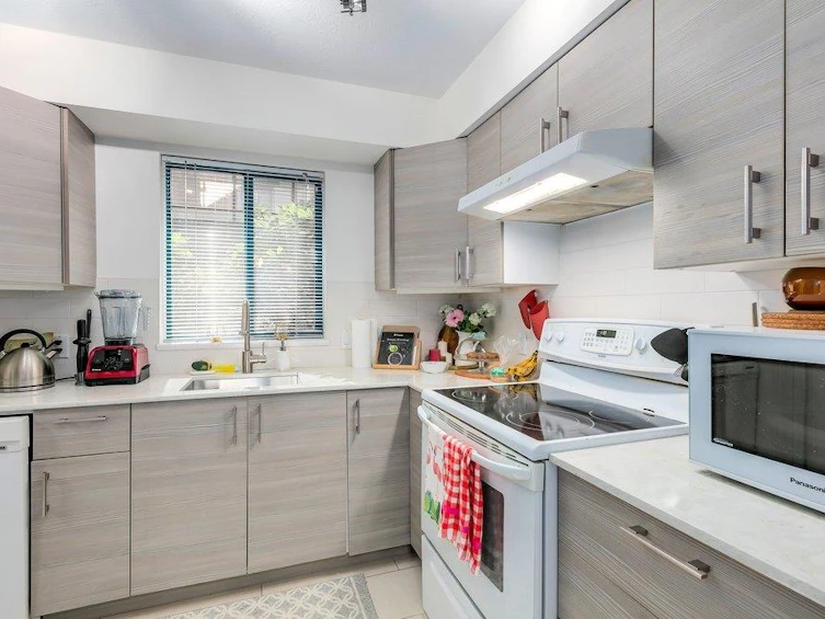 104-988 W 16th Avenue, Vancouver, BC, V5Z 1T2