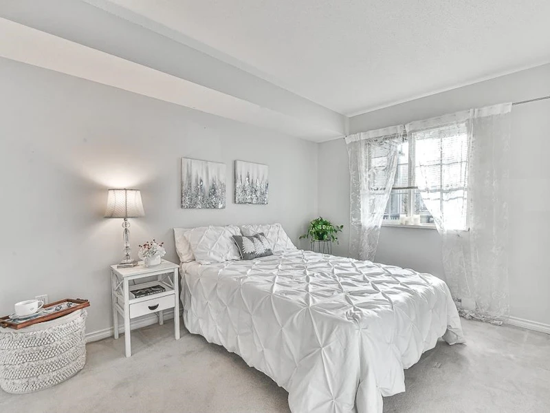 208 - 14877 100th Avenue, Surrey BC V3R 3H1