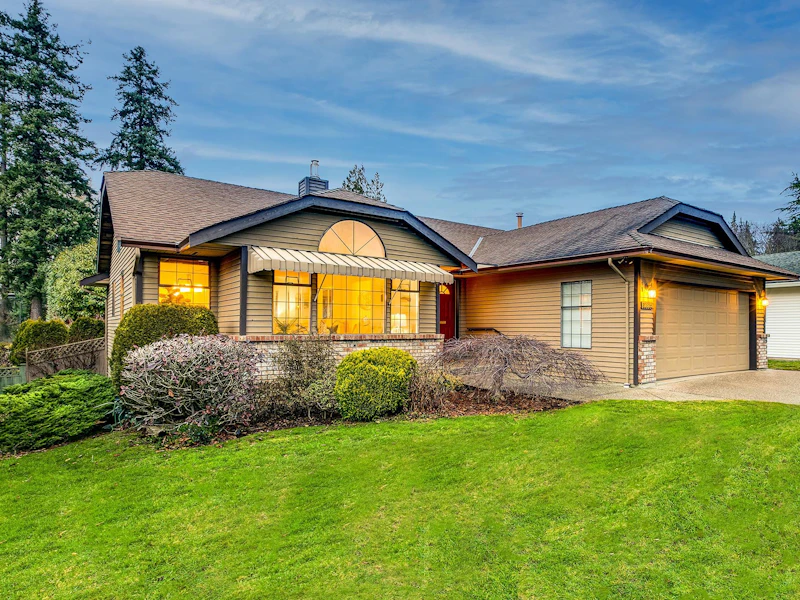 12885 19a Avenue, Surrey BC V4A 8C8