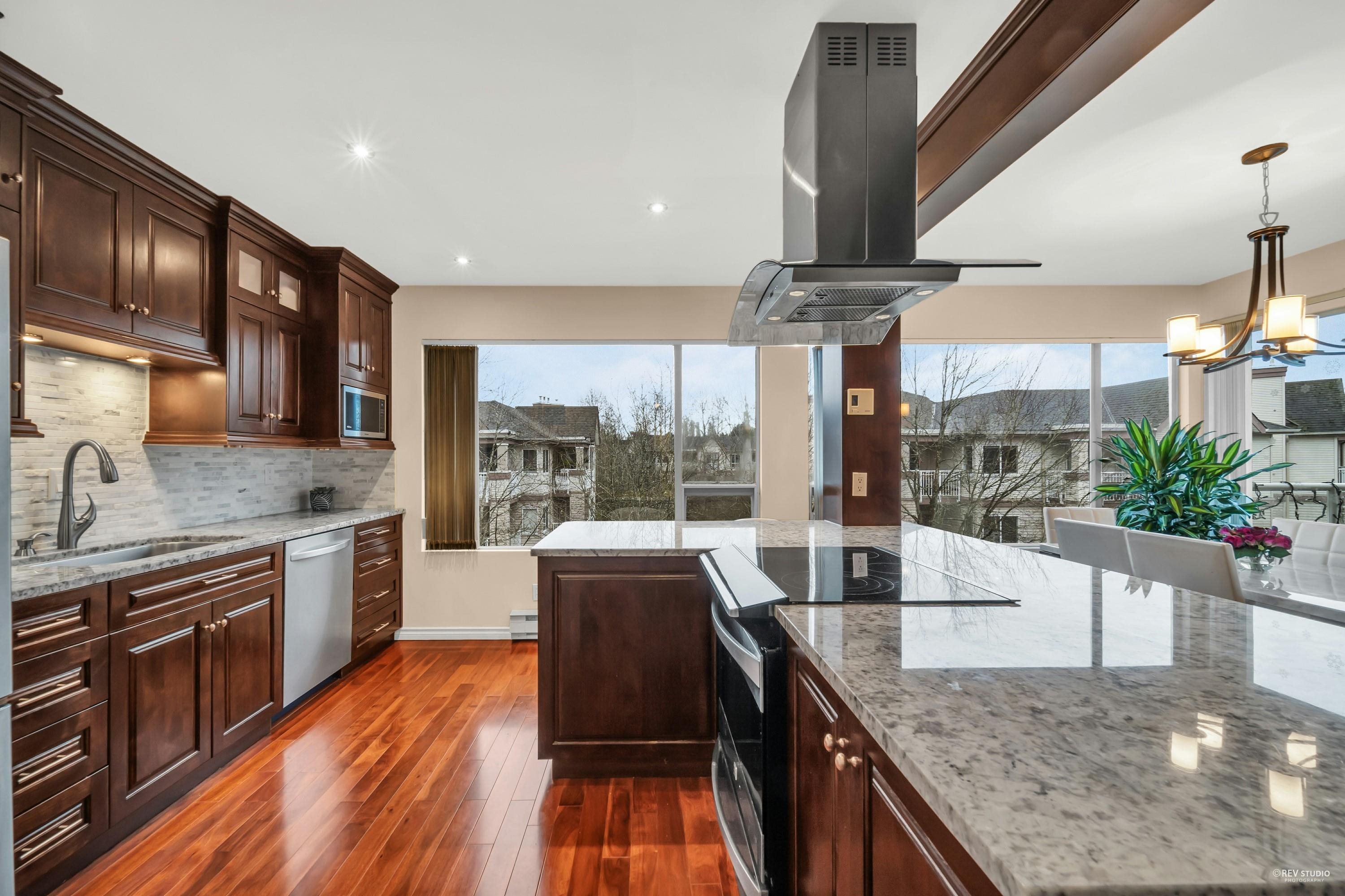 302-7480 Gilbert Road, Richmond, BC, V7C 3W2