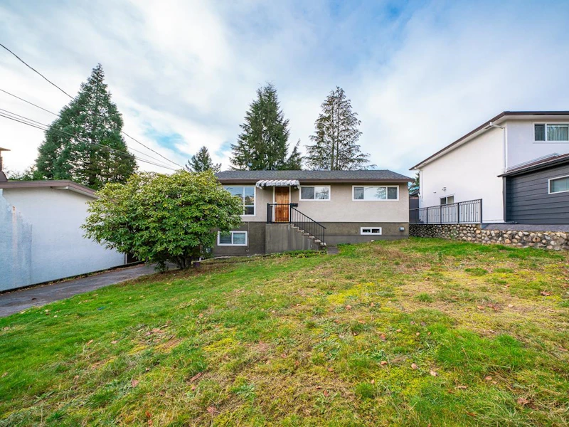1725 Holdom Avenue, Burnaby BC V5B 3V7