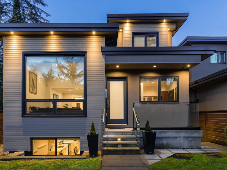 617 Riverside Drive, North Vancouver, BC, V7H 1V4