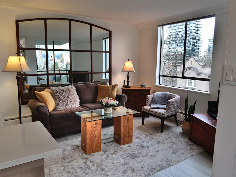 703 - 1108 Nicola Street, Vancouver BC V6G 2E2