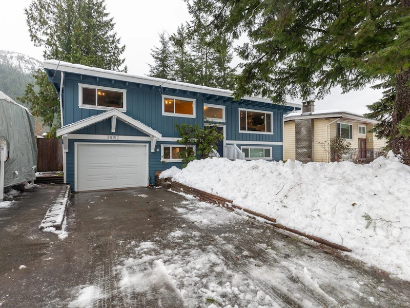 38152 Westway Avenue, Squamish BC V0N 0C2