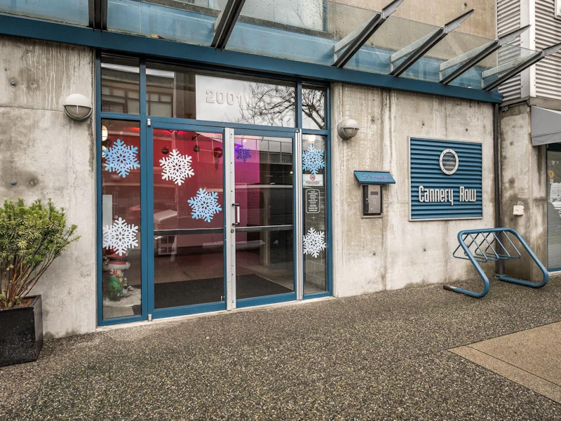 410 - 2001 Wall Street, Vancouver BC V5L 5E4