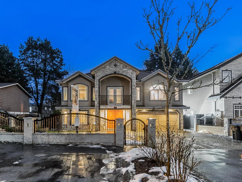 13892 89a Avenue, Surrey BC V3V 6K9