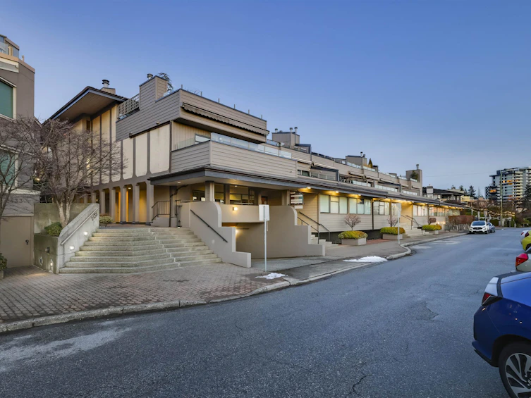 206-225 24th Street, West Vancouver, BC, V7V 4G9