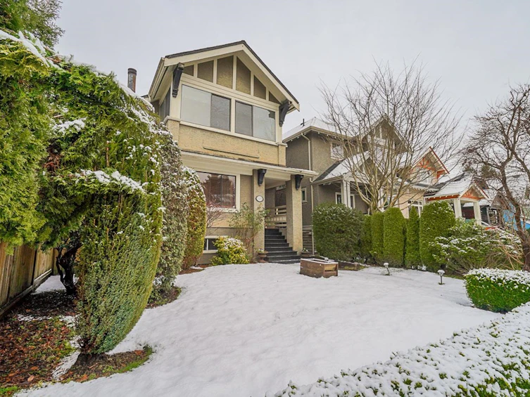 3255 W 3rd Avenue, Vancouver, BC, V6K 1N5