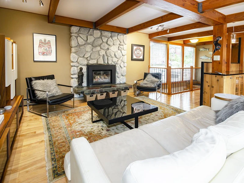 4225 Fairway Place, North Vancouver BC V7G 1Y8