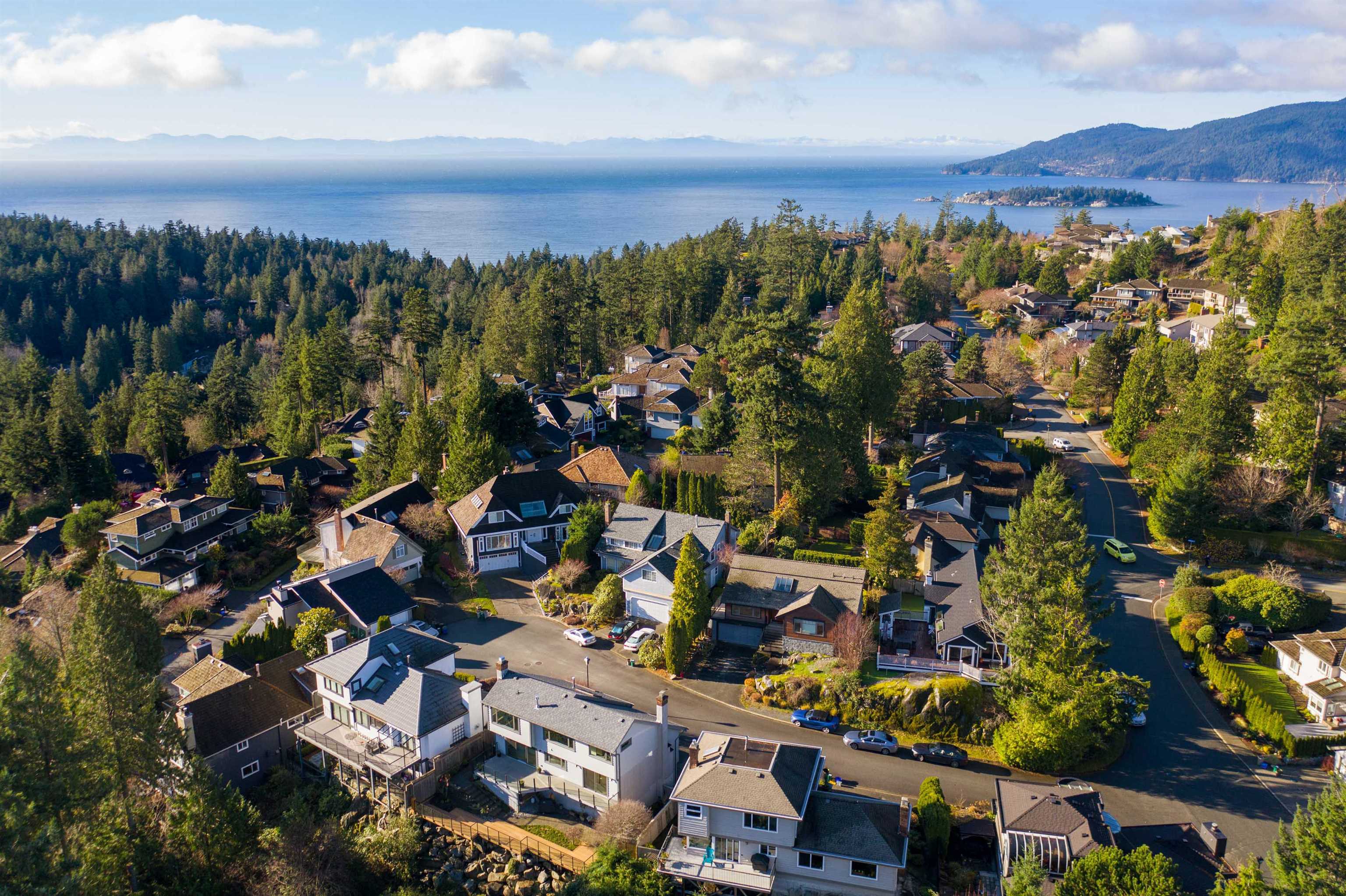4786 Meadfeild Court, West Vancouver, BC, V7W 2Y3