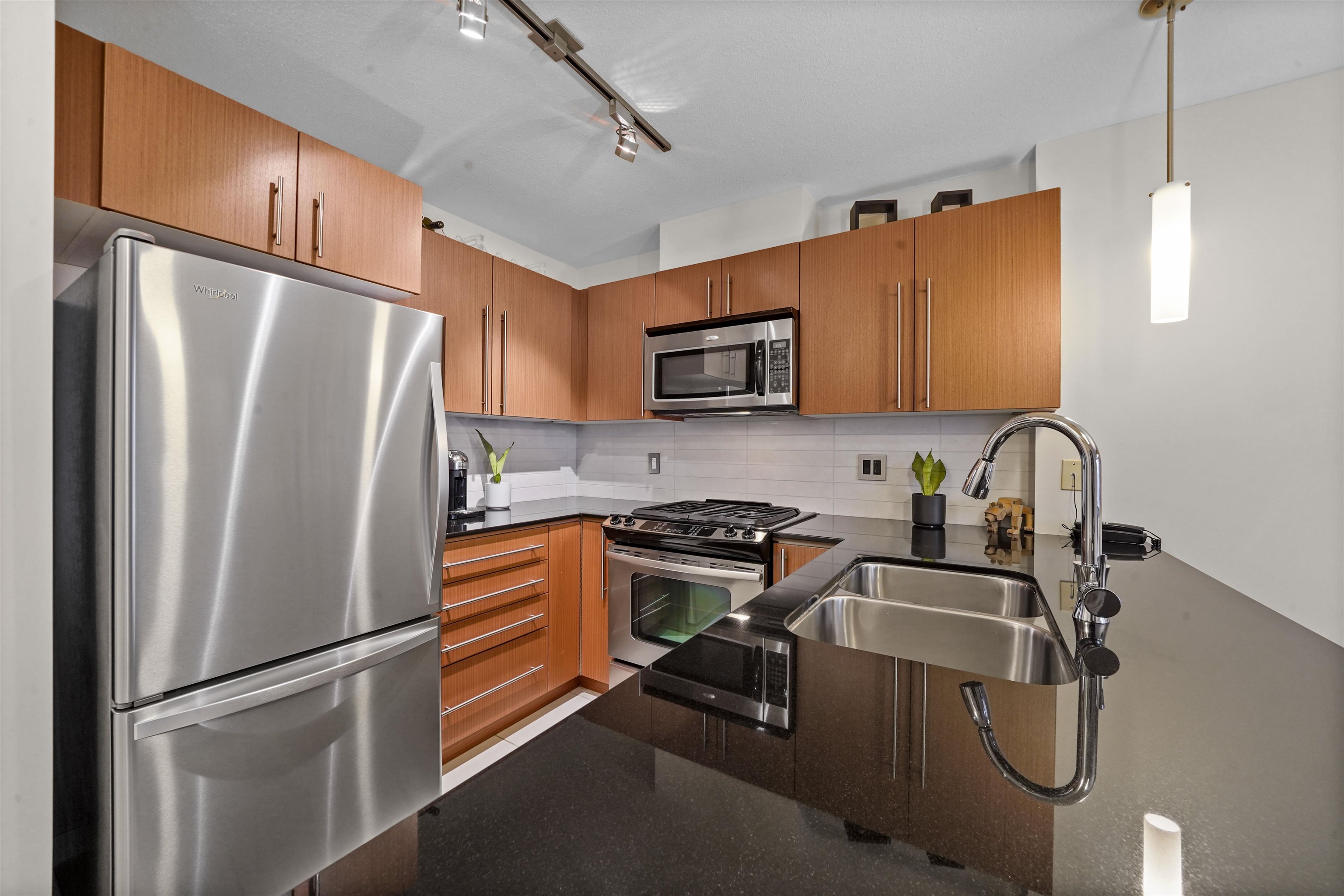 601-4888 Brentwood Drive, Burnaby, BC, V5C 0C6