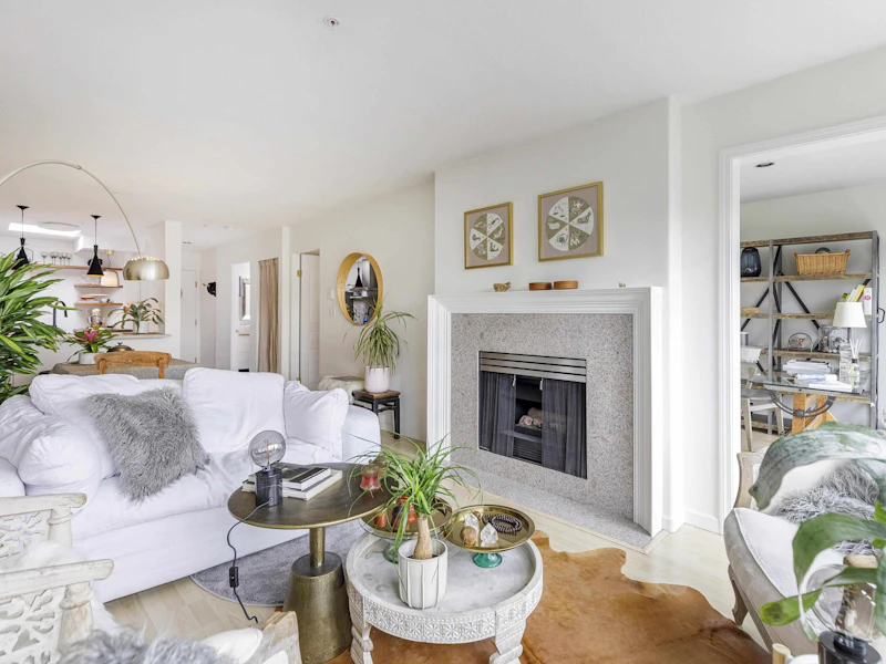 304 - 189 E 16th Avenue, Vancouver BC V5T 4R2
