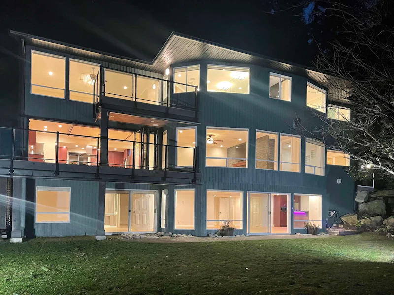 5851 Marine Drive, West Vancouver BC V7W 2S1