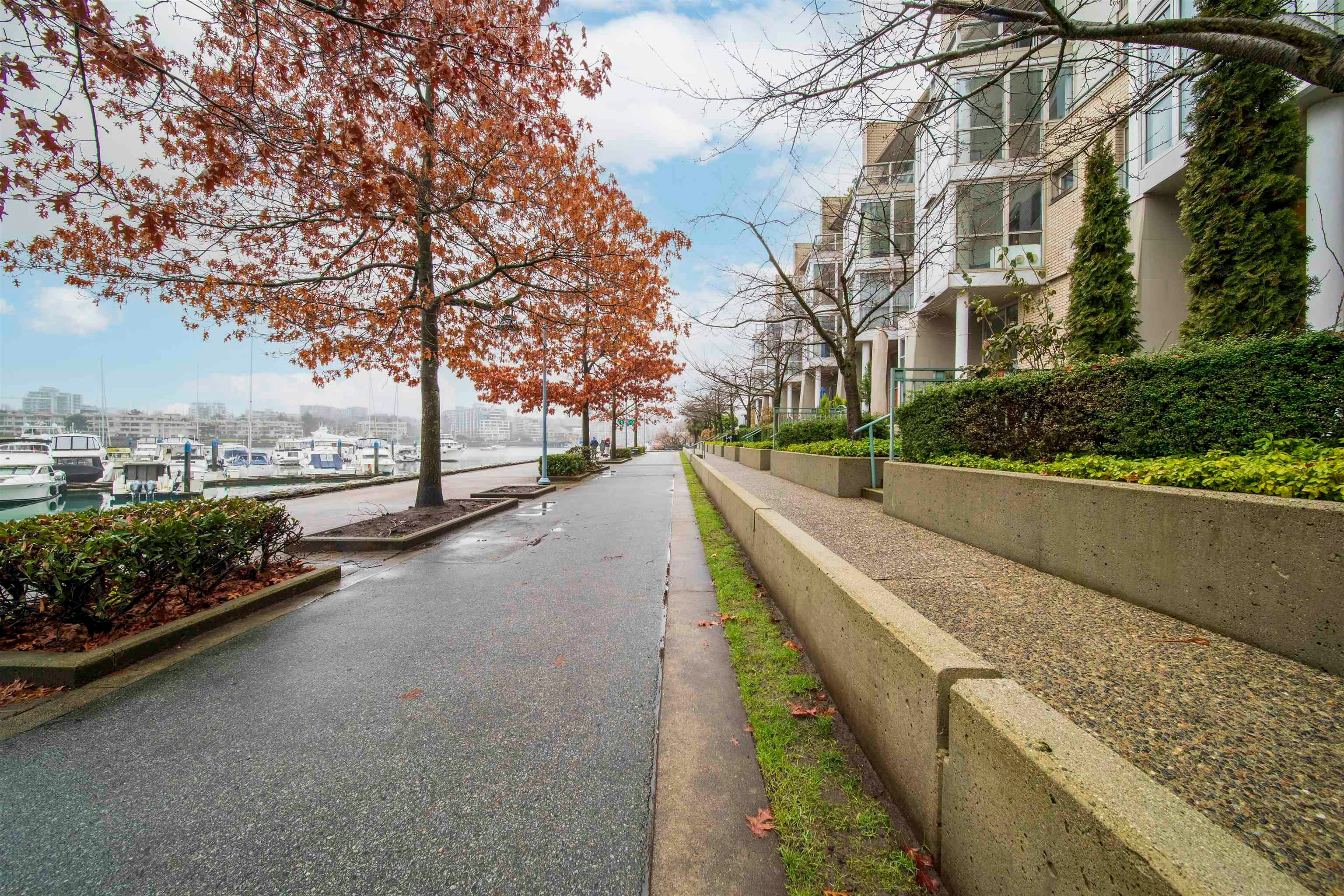 115-1228 Marinaside Crescent, Vancouver, BC, V6Z 2W4