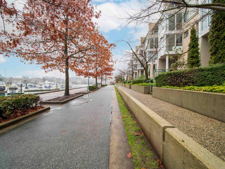 115-1228 Marinaside Crescent, Vancouver, BC, V6Z 2W4