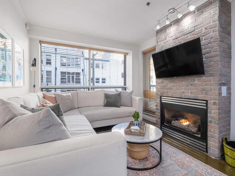 301 - 1226 Hamilton Street, Vancouver BC V6B 2S8