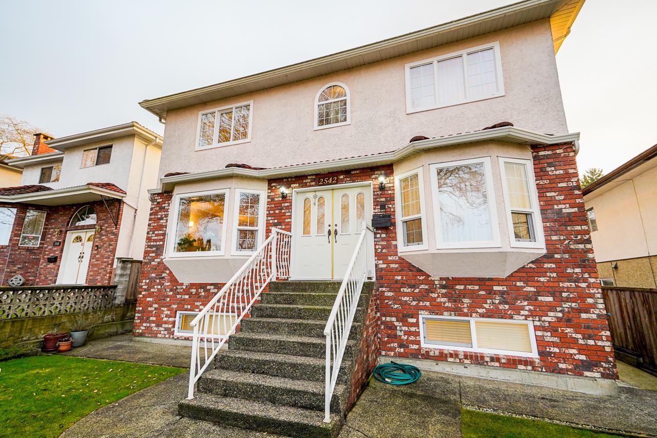 2542 E 18th Avenue, Vancouver, BC, V5M 2P5