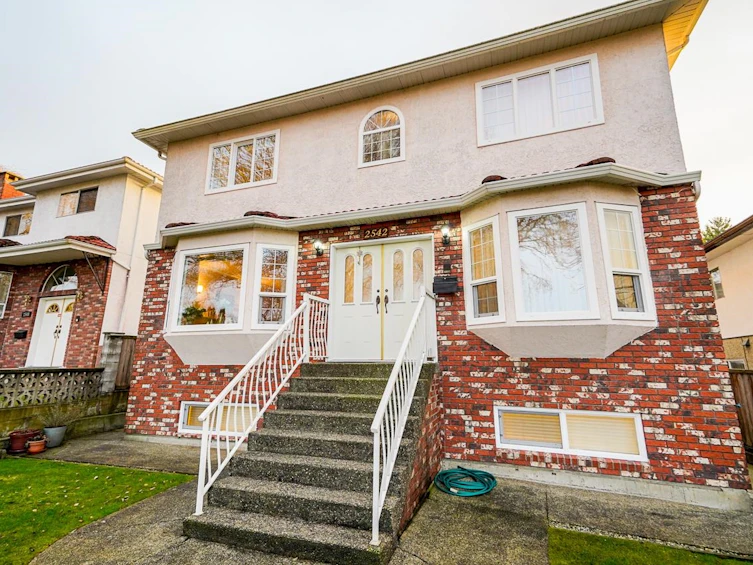 2542 E 18th Avenue, Vancouver, BC, V5M 2P5