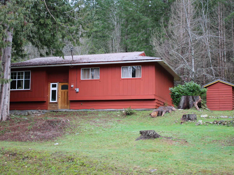 8936 Redrooffs Road, Halfmoon Bay BC