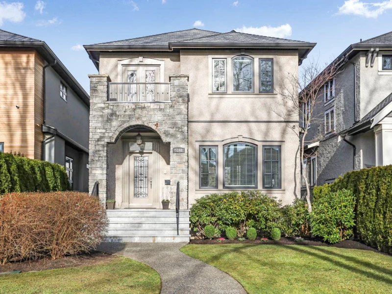 3241 W 15th Avenue, Vancouver BC V6K 3A8