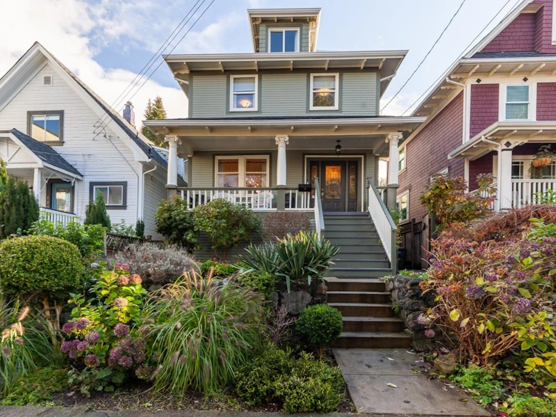 1216 Woodland Drive, Vancouver BC V5L 3S1
