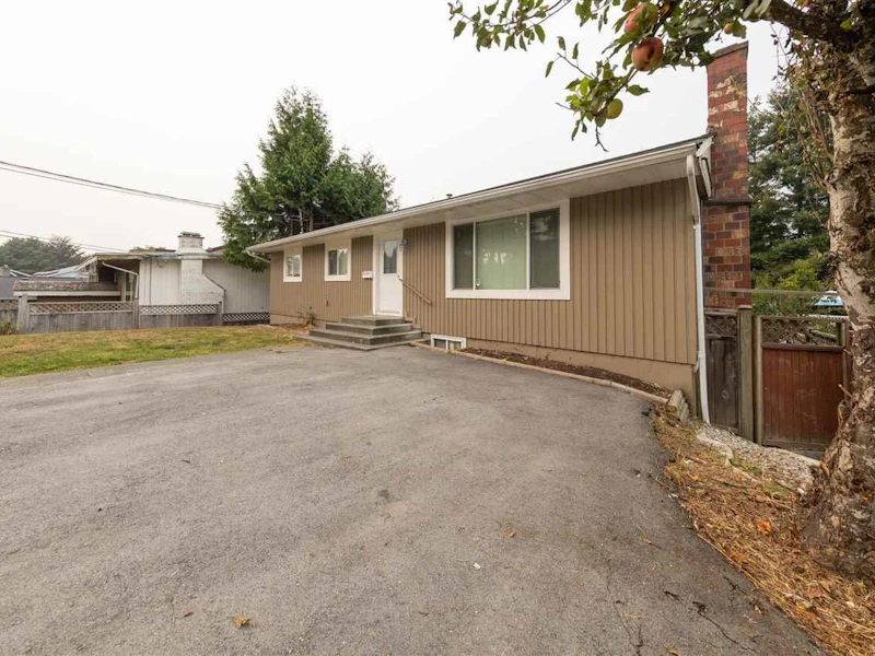 14105 115th Avenue, Surrey BC V3R 2P7