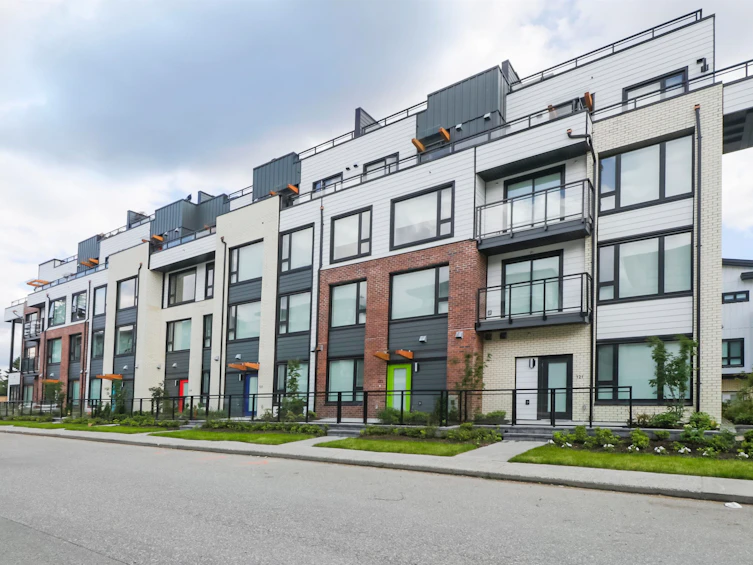 424-525 E 2nd Street, North Vancouver, BC, V7L 1E1