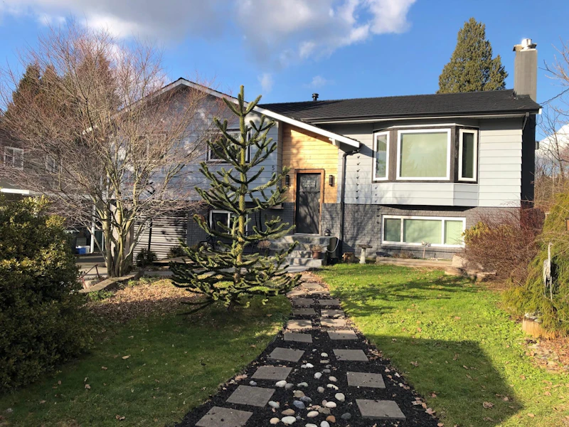 593 Thompson Avenue, Coquitlam BC V3J 3Z9