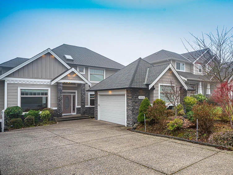 19808 69 Avenue, Langley, BC, V2Y 3A9